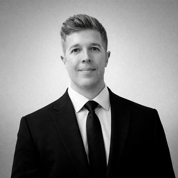 Hautajaisten ja siunaustilaisuuksien valokuvaamiseen erikoistunut valokuvaaja Kokkolassa ja Keski-Pohjanmaalla, Joni Pystö. Hautajaiskuvaus Kokkola.