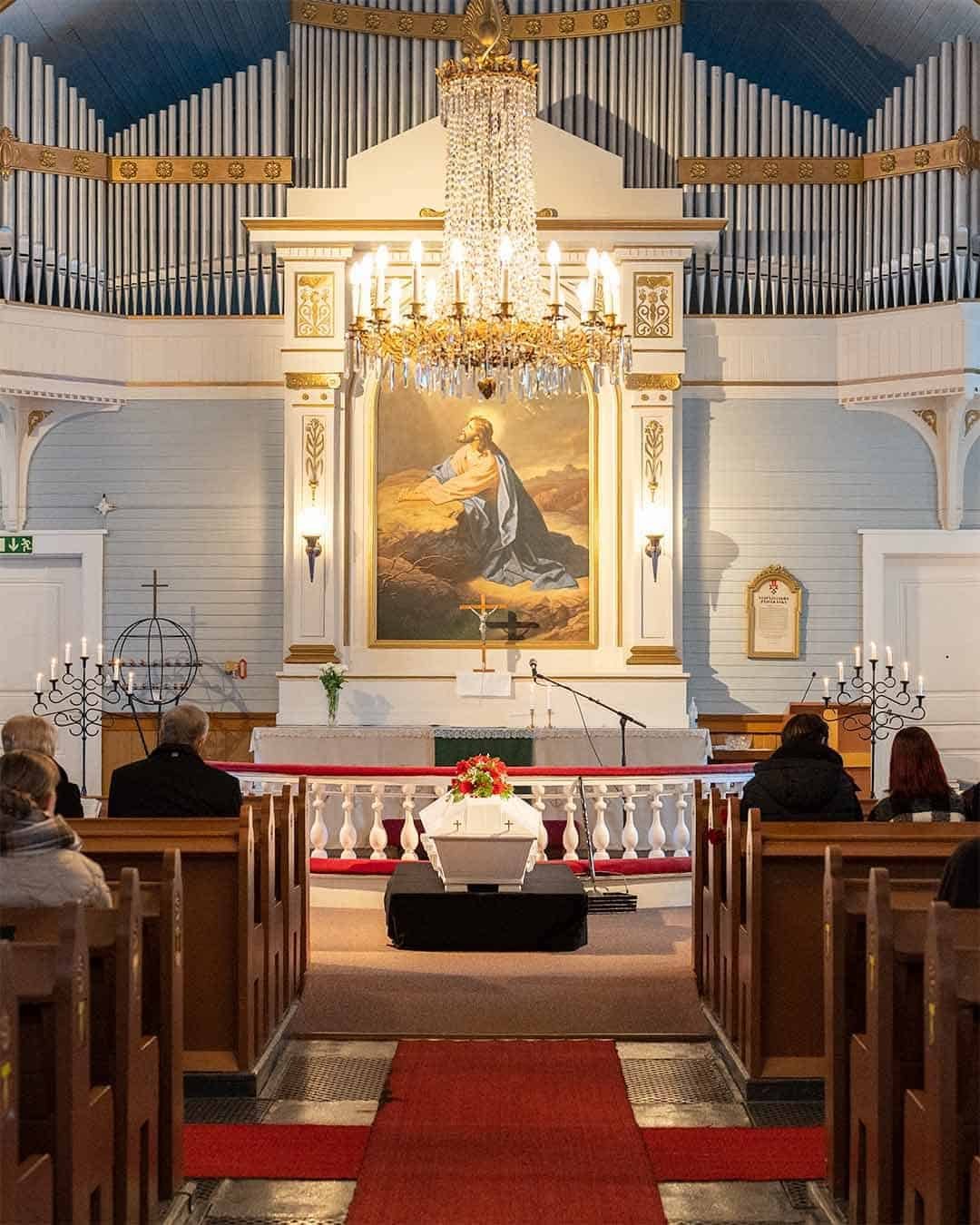 Kiikoisten kirkko Sastamalassa, hautajaiskuvaaja Joni Pystön kuvaamana