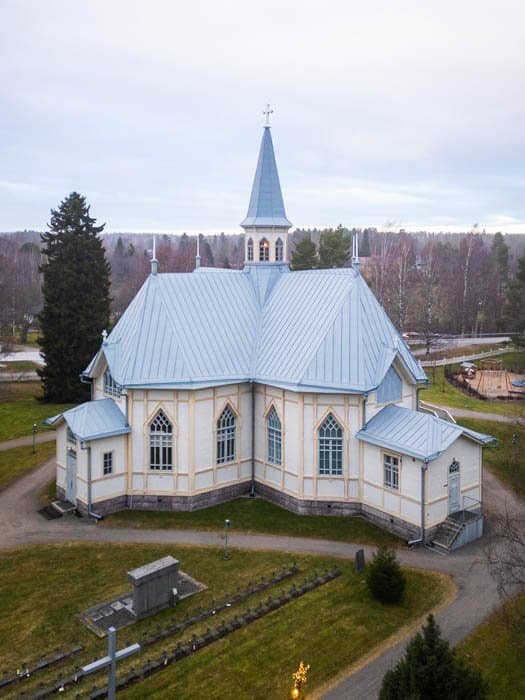 Kälviän kirkko hautajaiskuvaaja Joni Pystön kuvaamana.