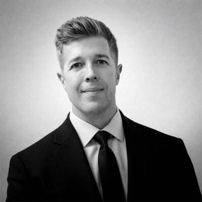 Hautajaisten ja siunaustilaisuuksien valokuvaamiseen erikoistunut valokuvaaja Kalajoella, Joni Pystö. Hautajaiskuvaus kalajoki