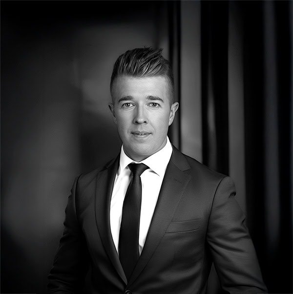 Hääkuvaaja Tampereelta, Joni Pystö. Kuvaa vihkimiset, hääjuhlat ja hääpotretit ammattitaidolla ja aidolla läsnäololla.